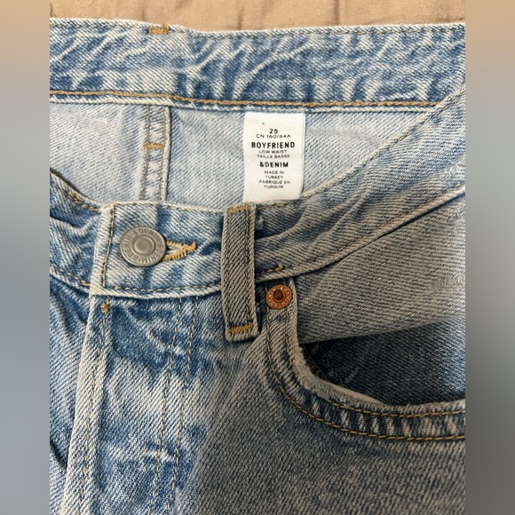 Ripped Boyfriend Jeans - Picture 6 of 9